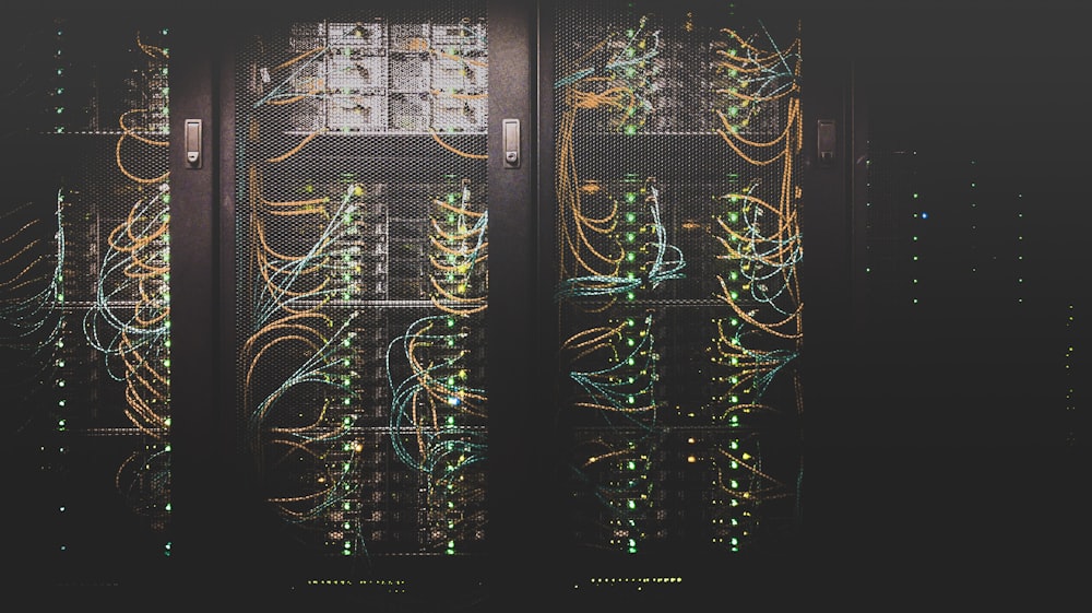 Bulut Sunucu (Cloud Hosting) vs Fiziksel Sunucu: Hangi Altyapı İşletmeniz İçin Doğru?